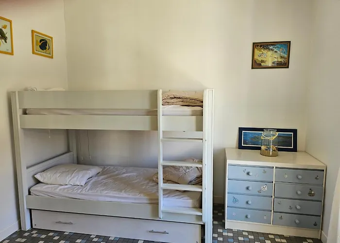 Holiday home Arcachon: Charmante Maison T3 Proche Et Commerces, 2 Chambres, Wi-fi, Ideale Familles - Fr-1-319-35 Arcachon